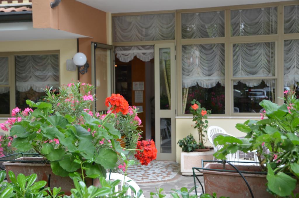 Hotel Monique Cervia Exterior photo