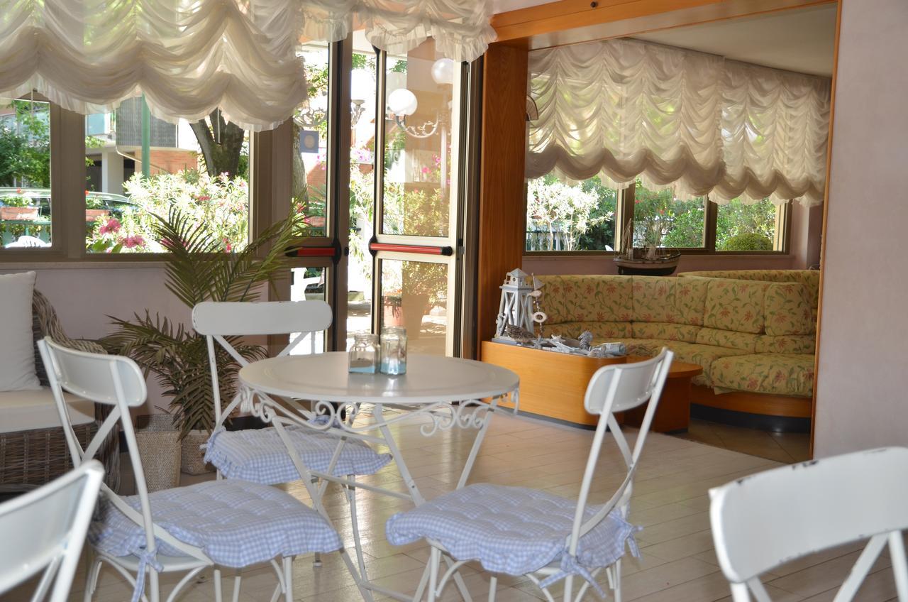 Hotel Monique Cervia Exterior photo